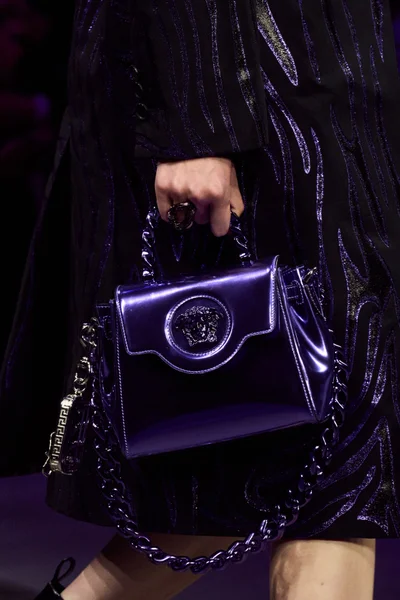 Look 75